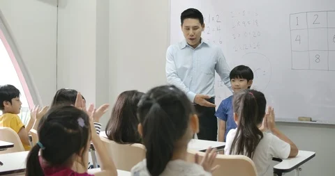 Schoolboy presenting to his Elementary Class. Vidéo 112574957