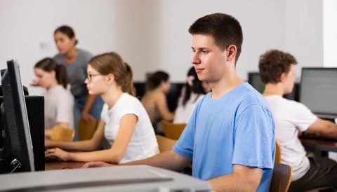 Schoolboy working with computers in classroom Foto stock