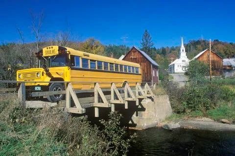 A schoolbus crossing the Waits River Bridge, VT Foto stock