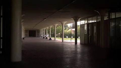 Schoolchildren Running Through Covered School Courtyard Corridor Vidéo 333266308