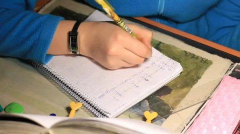 Schoolgirl does lessons. Видео 606889