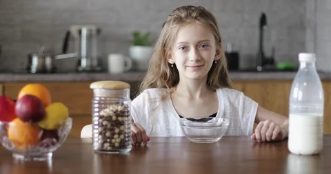 Schoolgirl prepares breakfast. Stock Footage 110691833