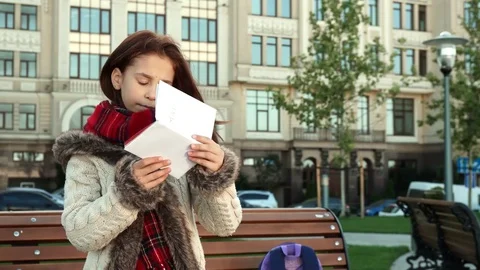 The schoolgirl is trying to navigate by the map Stock Footage 82999546