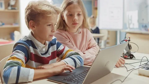 Schoolkids Talk, Use Laptop to Program Software for Robotics Engineering Class. Stock Footage 119561404