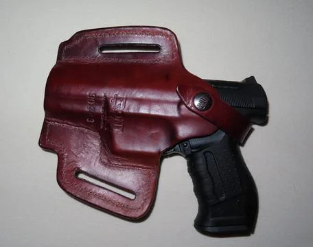  Schreckschuss Pistole zur Selbstverteidigung. Zum Führen - das heißt bei . Stock Photos