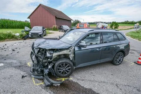  Schwerer Unfall, 03.08.2021, Baden-Württemberg, Aalen: Zahlreiche Rettung.. Stock Photos