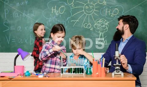 Science is always the solution. Observe reaction. School chemistry experiment Stock Photos