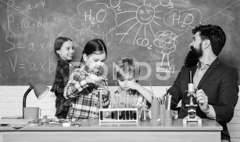 Science is always the solution. Observe reaction. School chemistry experiment Stock Photos