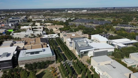Science Buildings and Tree Lined Walkways on North Texas Campus Vidéo 97864116