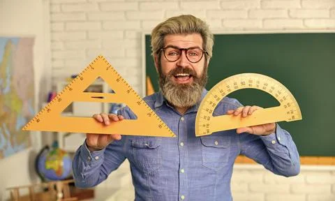 Science camp. education. exact sciences. happy bearded teacher in glasses. back Foto stock