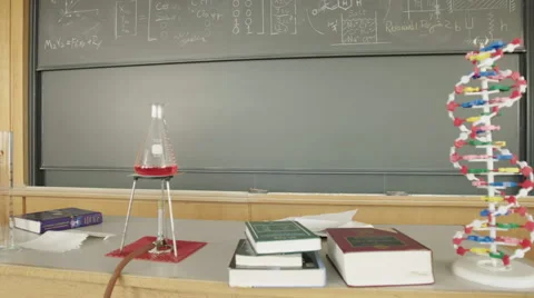 Science Classroom - Chalkboard HD Vídeos de archivo 61244939