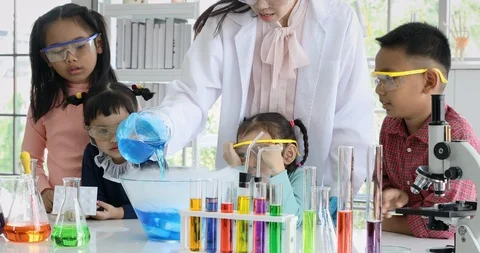 Science experiment in lab class. Stock Footage 103793868