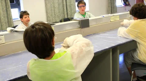 Science lab class Stockbeeldmateriaal 25594772