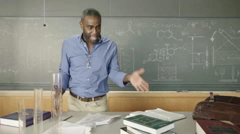 Science Teacher Lectures Class HD Vídeos de archivo 61246404
