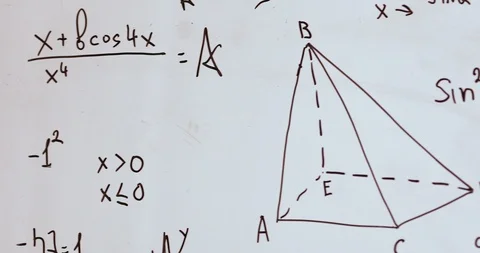 Scientific and algebraic formulas written on the white board Vidéo 102614273