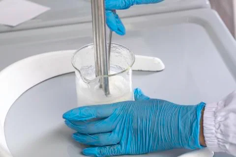 Scientific experiment, test, liquid shaking close up Stock-Fotos