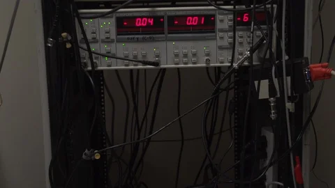 Scientific instruments read in data from a laboratory  experiment with messy ele Vídeos de archivo 128113062