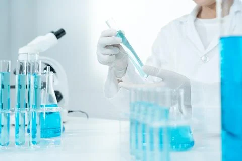 Scientist analyze biochemical sample in advanced scientific laboratory. Med.. Foto stock