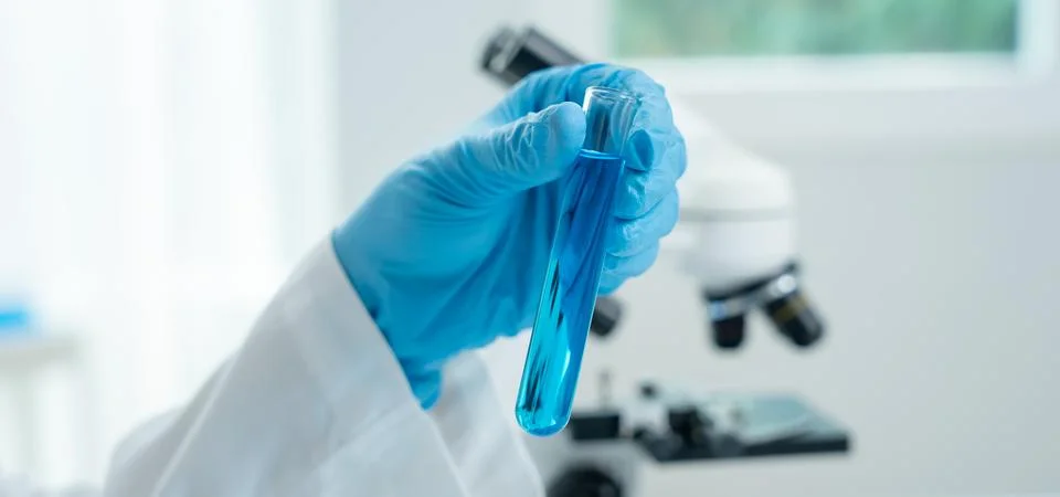 Scientist analyze biochemical sample in advanced scientific laboratory. Med.. Foto stock