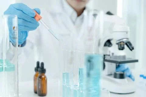 Scientist analyze biochemical samples in advanced scientific laboratory. Me.. Foto stock