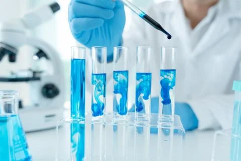 Scientist analyze biochemical samples in advanced scientific laboratory. Me.. Foto stock