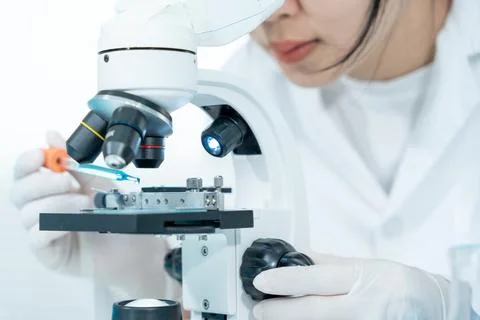 Scientist analyze biochemical samples in advanced scientific laboratory. Me.. Foto stock