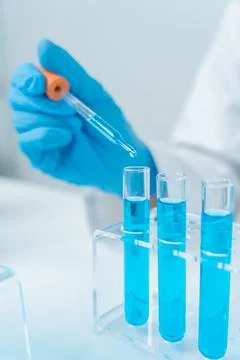 Scientist analyze biochemical samples in advanced scientific laboratory. Me.. Foto stock