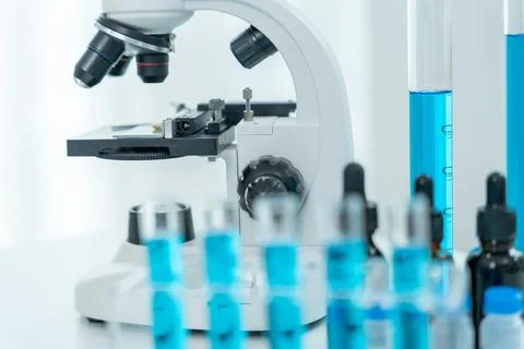 Scientist analyze biochemical samples in advanced scientific laboratory. Me.. Foto stock