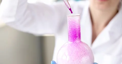 Scientist chemist pipetting liquid into foaming solution 4k movie Stockbeeldmateriaal 245207864
