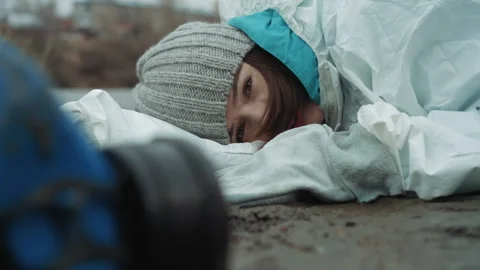 Scientist confronts severe challenges. Researcher endures unforgiving cold 動画素材 342741457