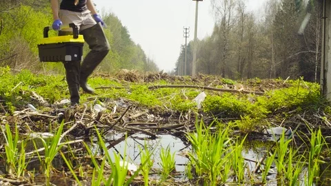 Scientist ecologist in the forest taking samples of water Stockbeeldmateriaal 89403612