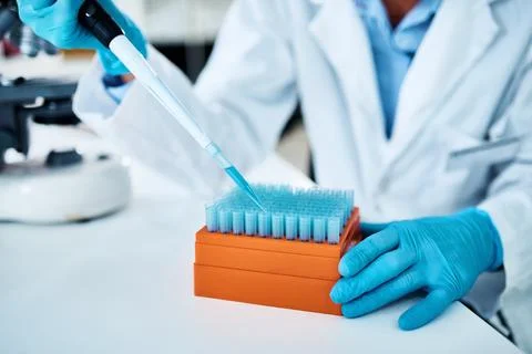 Scientist, hands and vials with dropper for experiment, test or exam with gloves Foto stock