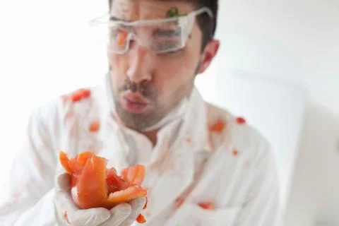 Scientist holding exploding tomato Foto stock