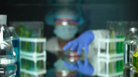 Scientist injecting yellow liquid in chicken meat, parasites analysis, infection Stock Footage 104991823
