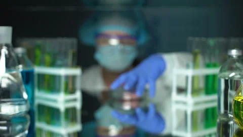 Scientist injecting yellow liquid in chicken meat, parasites analysis, infection Stock Footage 104995264