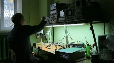 Scientist in laboratory Stock Footage 42762959