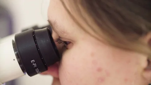 Scientist looking into eyepieces of a microscope Video stock 87951512