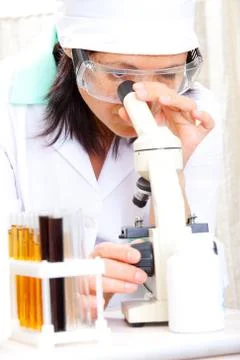 Scientist looking into microscope Foto stock