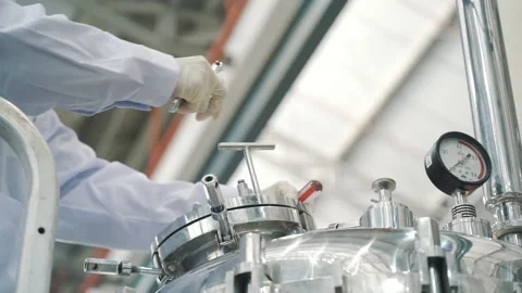 Scientist open the large incubator close up Vídeos de archivo 158912283