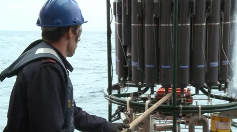 Scientist preparing oceanographic rosette CTD Vídeos de archivo 46371479