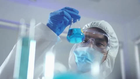 Scientist shake Erlenmeyer Flask to mixing biochemical in laboratory 動画素材 131110574