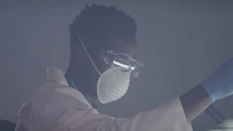 Scientist Testing Different Liquids in a Lab 库存影片 208779167
