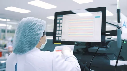 Scientist using machine in laboratory Video stock 158530858