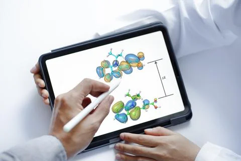 Scientist Using a Tablet to explainthe electron density between two molecul.. Stock Photos