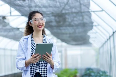 Scientist using Tablet or Smart Phone.  스톡 사진
