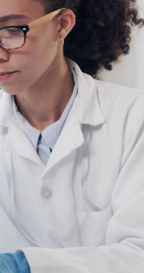 Scientist, woman and microscope in lab with marijuana leaf, biology experiment Vídeos de archivo 329770301