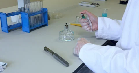 Scientist working in laboratory Video stock 136135503