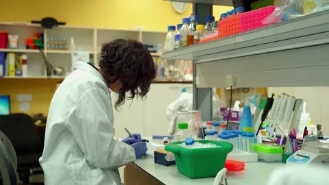 Scientist working in a laboratory Stock Footage 145867462