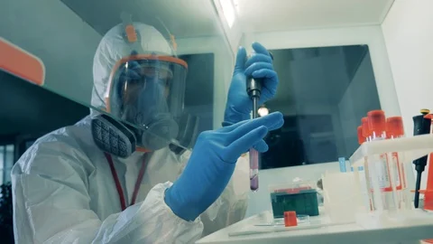 Scientist works in laboratory, developing a vaccine for coronavirus treatment. Video stock 129573222