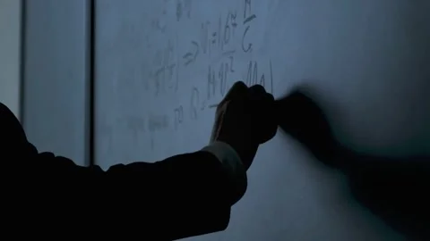 Scientist Writing Physics Formulas on Chalkboard Close Up Vídeo Stock 333367366